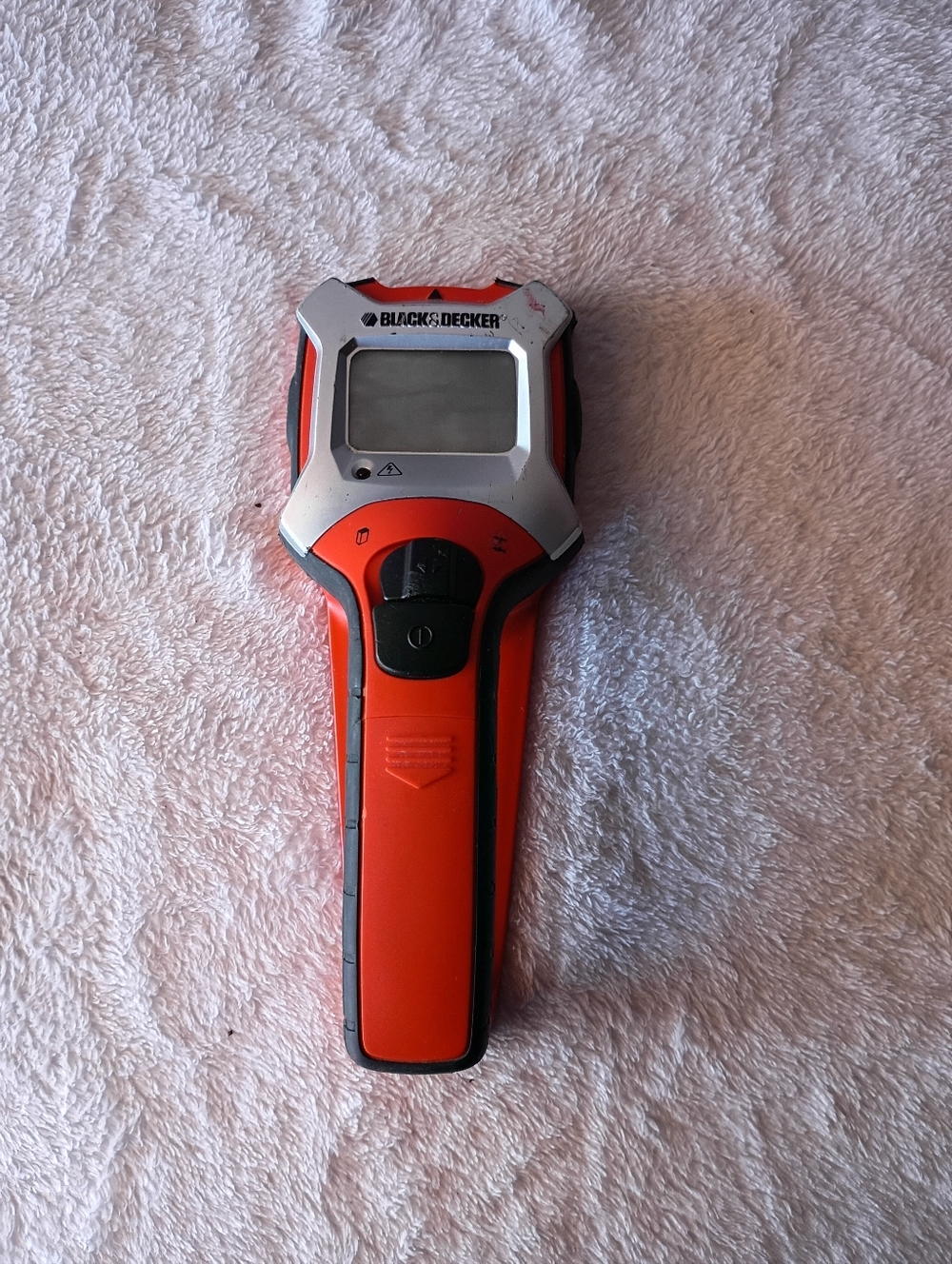 BLACK+DECKER Digital Stud Finder in Red and Black